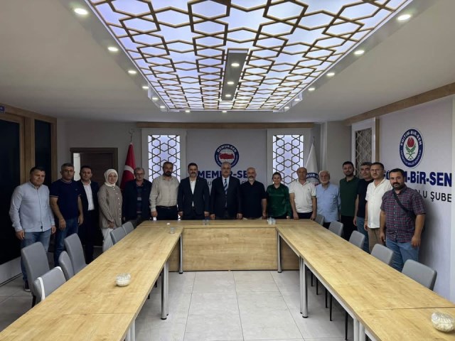 AHLATCI’DAN MEMUR-SEN’E ZİYARET: “EMEK MÜCADELEMİZİ BÜYÜTMEYE KARARLIYIZ”